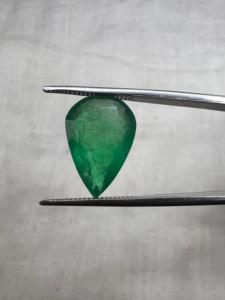 Pierre précieuse naturelle de 5,78 ct, vert émeraude, taille poire facettée, en vrac, pour la bijouterie, Jai Narayan Gems - Product Image 2