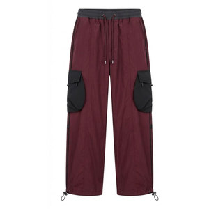 Pantalon parachute décontracté pour homme avec jambes larges, taille élastique, plusieurs poches et design streetwear pour tous les jours - Product Image 1