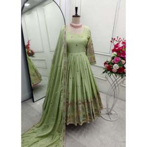 Magnifique robe Anarkali avec dupatta pour les fêtes et les événements du soir - Product Image 1