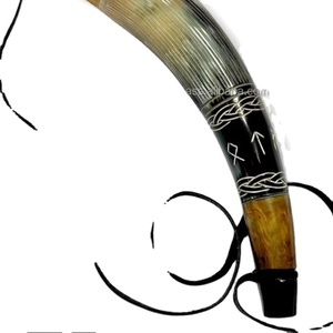 Corne d'bufflonne artisanale authentique polie en matériau naturel pour un son clair et puissant, idéale pour les rituels culturels et les festivals - Product Image 1