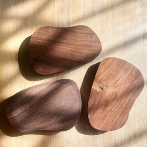 Assiette de service en bois écologique faite à la main, forme irrégulière, design minimaliste, finition polie, couleur unie, vaisselle et assiettes - Product Image 3