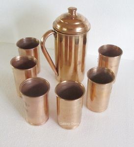Ensemble de carafes en cuivre pour une expérience de cadeaustice raffinée, ensemble de service d'eau en métal avec verres, vaisselle de cuisine durable et réutilisable - Product Image 2