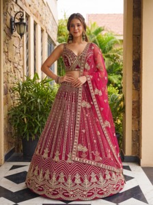 Conjunto Étnico Indio de Diseño: Lehenga, Blusa y Dupatta con Lentejuelas, Bordado y Adornos de Mariposas en Tela de Red para Bodas y Fiestas - Product Image 4