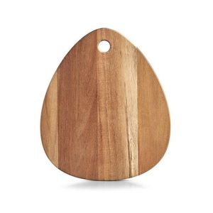 Planche de cuisine en bois de haute qualité, idéale pour préparer des ingrédients frais, servir les repas et ajouter du style à votre espace - Product Image 5