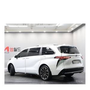 Toyota Sienna 2.5 Híbrida 2WD 2023 con Asientos de Cuero, Cámara Trasera, 33,945 km, Volante a la Izquierda - Product Image 3