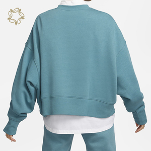 Sweat-shirt court unisexe noir en molleton 100 % coton biologique, coupe classique, col rond minimaliste, manches régulières, tricoté uni - Product Image 6