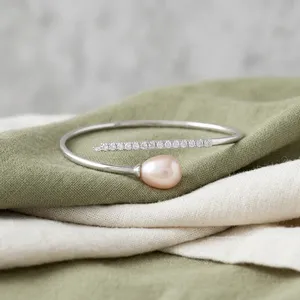 Brazalete de Perlas y Circonitas en Plata de Ley 92.5 KLSB-20551 - Product Image 2