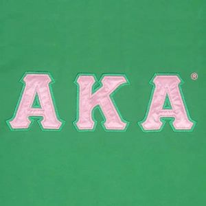 Camiseta Verde Clásica de Satén con Letras Estampadas para Mujer, Top Gráfico Casual de Manga Corta, Ropa de Moda para Uso Diario, Prenda Elegante - Product Image 5