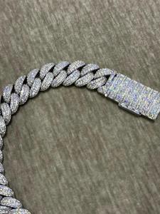 สร้อยข้อมือแบบ Cuban Link ดีไซน์ใหม่สุดหรูหรา ประดับเพชรทรงเหลี่ยม สไตล์ Miami สำหรับผู้ชาย ราคาดีที่สุด - Product Image 3