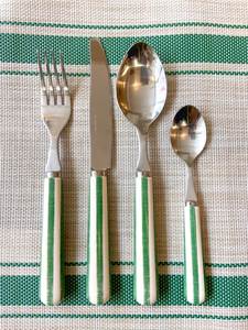 Juego de Cubiertos Vintage con Mangos de Resina Verde Menta, Acero Inoxidable Pulido a Espejo, Apto para Lavavajillas, para Bodas y Fiestas - Product Image 6