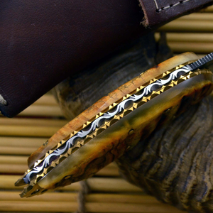 Cuchillo de Caza de Acero de Damasco, Hoja de Punta Caída, Borde Recto, Grosor de 0.6mm, Mango de Madera, Uso en Exteriores - Product Image 3