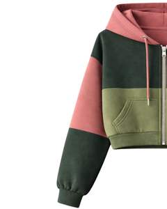 Ensemble décontracté deux pièces pour femme : crop top zippé à capuche et short cargo, coloris vert foncé et rose poudré, vente en gros - Product Image 5