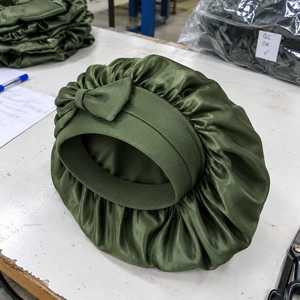 Bonnets en satin avec large bande élastique, doux et soyeux, pour dormir, couleur personnalisée disponible - Product Image 3