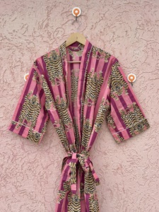 Elegante Kimono de Playa de Algodón con Estampado de Jungla para Primavera/Verano, para Mujer, con Manga Larga, Material Suave y Ligero, Hecho a Mano - Product Image 1