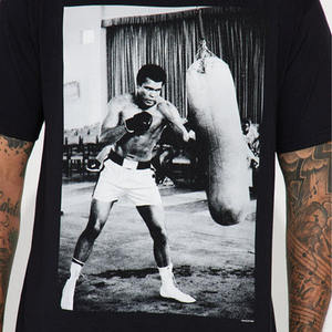 Camiseta de algodón negra unisex de corte holgado con estampado DTG de retrato de boxeo vintage para hombre al por mayor, estilo urbano, fabricante OEM - Product Image 2