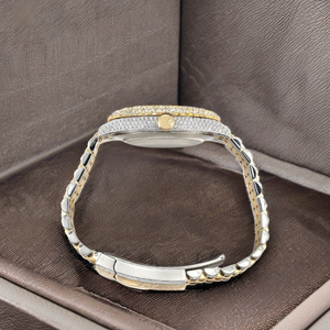 นาฬิกาอะนาล็อกเพชรมอยส์ซอไนต์ที่มีจริยธรรม-รุ่นโลหะสองโทนนาฬิกาทำมือที่ไม่เหมือนใครสำหรับผู้ชายโดยผู้ผลิตอินเดียที่เชื่อถือได้ - Product Image 3