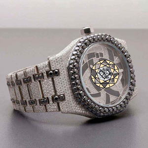 Reloj Personalizado de Lujo con Cristales de Moissanita, Caja de Acero Inoxidable de 46 mm, Movimiento de Cuarzo Analógico, Cierre de Hebilla, Números Romanos, Unisex - Product Image 3