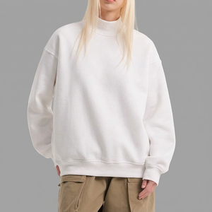 Sudadera personalizada de cuello simulado para mujer, de forro polar cepillado, con logotipo de chenilla, corte relajado, teñido en prenda y dobladillo acanalado - Product Image 4