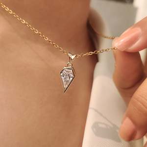 Collier pendentif solitaire en moissanite 1,5 carat à taille lance et serti clos, tendance, avec chaîne à maillons en argent sterling 925, bijoux unisexe pour femme - Product Image 6