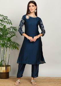 Un conjunto de Kurti/Kurta de la mejor calidad, tallas M a 3XL, con un diseño de cuello con bordado elaborado y elegante, ideal para fiestas/recepciones. - Product Image 5