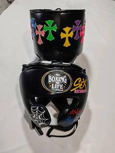 Ensemble d'équipement de boxe en cuir personnalisé : Gants à lacets, protège-tête, protège-glandes, équipement d'entraînement professionnel pour le sparring - Product Image 1