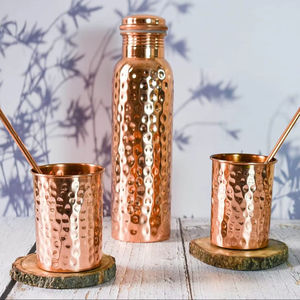 Botella de agua de cobre ayurvédica pura, la más vendida, de 950 ml, botella de agua lisa, botella de agua de un galón, ideal para regalar y viajar. - Product Image 1