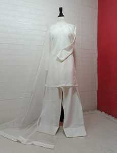 Ensemble FARSHI SHALWAR 3 pièces prêt-à-porter en pure soie brute, avec dupatta en organza doux, coutures de qualité et perles sur le dupatta. - Product Image 5