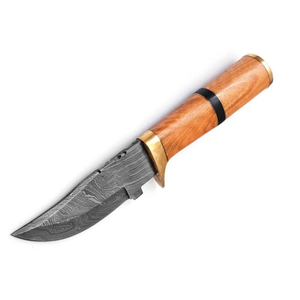 Cuchillo de caza hecho a mano con hoja de acero de Damasco, mango de madera y detalles en latón, herramienta de supervivencia para exteriores con hoja fija. - Product Image 1
