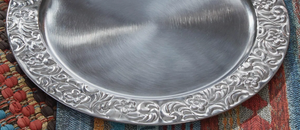 Assiette de service en métal argenté avec bordure gravée personnalisée, plat de service alimentaire 12 pouces, assiettes et plats en métal, fournitures de restauration - Product Image 3