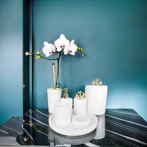 Ensemble d'accessoires de salle de bain en résine imitation marbre, style ange, écologique, pour la maison et l'hôtel, fabriqué en Inde - Product Image 1