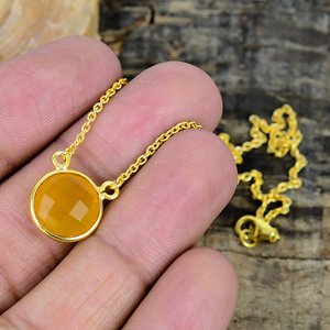 Collier avec pendentif en chalcédoine jaune naturelle de forme ronde, chaîne en argent sterling 925 plaqué or 18 carats - Product Image 1