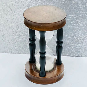 Reloj de arena de madera hecho a mano de 7'' con arena rosa |   Decoración de Mesa para Fiesta de Cumpleaños con Diseño de Cruz de Ángel Rústico - Product Image 1