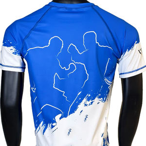 เสื้อรัดกล้ามเนื้อแขนสั้น BJJ MMA สำหรับเล่นกีฬา  แบบพิมพ์ลายดิจิตอลตามสั่ง เป็นมิตรกับสิ่งแวดล้อม ป้องกันรังสียูวี 50+ ระบายอากาศได้ดี น้ำหนัก 180 กรัม เหมาะสำหรับเล่นเซิร์ฟ ว่ายน้ำ และกีฬาอื่นๆ - Product Image 3