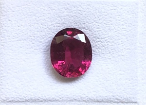 Piedra Preciosa Suelta Calibrada de Rubelita Rosa Natural de 21.50 Quilates, Corte Ovalado, para la Elaboración de Joyería Fina - Product Image 3