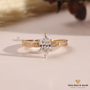 Bague solitaire vintage de style marquise néerlandaise en or massif 14 carats avec diamant de laboratoire CVD de couleur E, clarté VS1, 1,00 carat, certifié IGI - Product Image 1