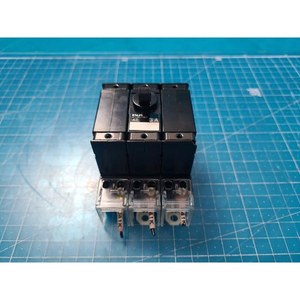 Protecteur de circuit tripolaire Fuji CP33E/3, utilisé comme pièce détachée pour équipement semi-conducteur d'époque - Product Image 1