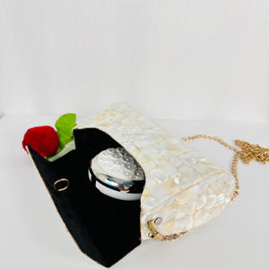 Bolso de mano con escultura de aluminio pulido chapado en oro antiguo moderno blanco Beige étnico boda Festival sobre Sling Crossbody - Product Image 1