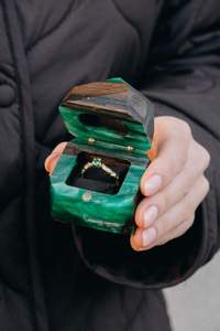Boîte à bagues en bois et résine faite à la main, double compartiment unique, pour fiançailles, mariage, vente en gros - Product Image 5