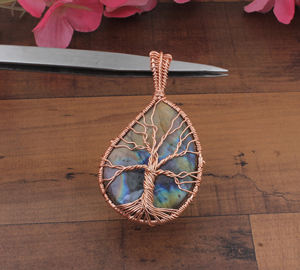 Pendentif en labradorite naturelle fait à la main, enroulé de fil, argent 925, feu bleu, plaqué platine, collier vintage unisexe, vente en gros - Product Image 6