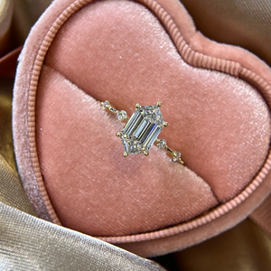 Bague de Fiançailles et de Mariage Classique en Or avec Diamant Hexagonal Taillé en Escalier de 2,15 Carats Cultivé en Laboratoire, Certifié IGI, Sertissage Invisible - Product Image 5
