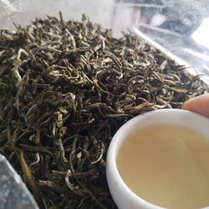 Tubo de Bambú de Té Shan Tuyet de Vietnam, Capullos de Té Selvático Premium Snow Shan / Proveedor a Granel / Empaque OEM ANGLE - Product Image 1