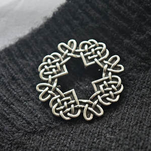 Broches Tradicionales Escoceses con Diseño de Nudo Celta y Cuadros para Chales, Bufandas o Suéteres, Venta al Por Mayor 2026 - Product Image 1