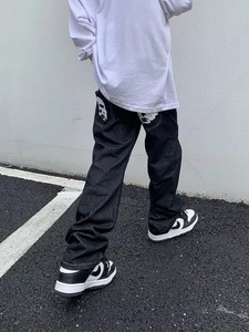 Vaqueros de hombre de moda con estampado de cara oscura, de mezclilla holgada, lavado medio, cintura media, estilo casual urbano, rectos, ecológicos y transpirables. - Product Image 6