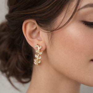 Pendientes de aro de oro amarillo de 14 quilates con diseño de hoja y diamantes, elegantes, de diseño natural, para mujer, para bodas y fiestas. - Product Image 4