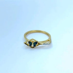 Exquisito Anillo de Oro de 22K con Diseño Contemporáneo para Mujer, con Motivo de Mariposa en Esmalte Verde y Delicados Detalles de Circonio - Product Image 1
