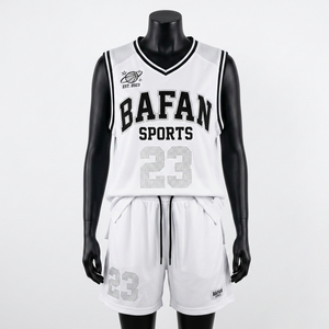 Conjunto de Jersey y Pantalones Cortos de Baloncesto de Malla de Poliéster Premium de 190 GSM, Blanco con Paneles con Ribete Negro, Logotipo Personalizado con Pedrería, Conjuntos para Mujer - Product Image 3