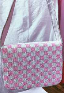 Bolso Rectangular Hecho a Mano con Diseño a Cuadros Rosa y Blanco, con Bordado Textil de la Marca Queen - Product Image 5