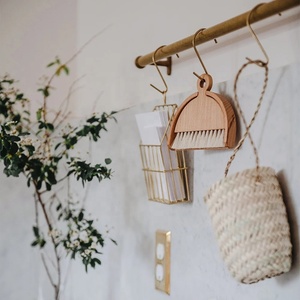 Crochet en laiton style S simple avec finition dorée pour suspendre ustensiles, serviettes, sacs, plantes et accessoires de placard - Product Image 5