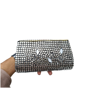 Medalla Vintage de Latón Shakuntala - Medalla Ecológica Grabada con Láser con Tema de Amor, Pulida y Hecha a Mano para Mujer - Product Image 6