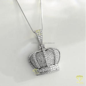 Pendentif Couronne de Luxe Urbain avec Diamants de Laboratoire Sertis à la Main et Finition Ultra Brillante - Product Image 3